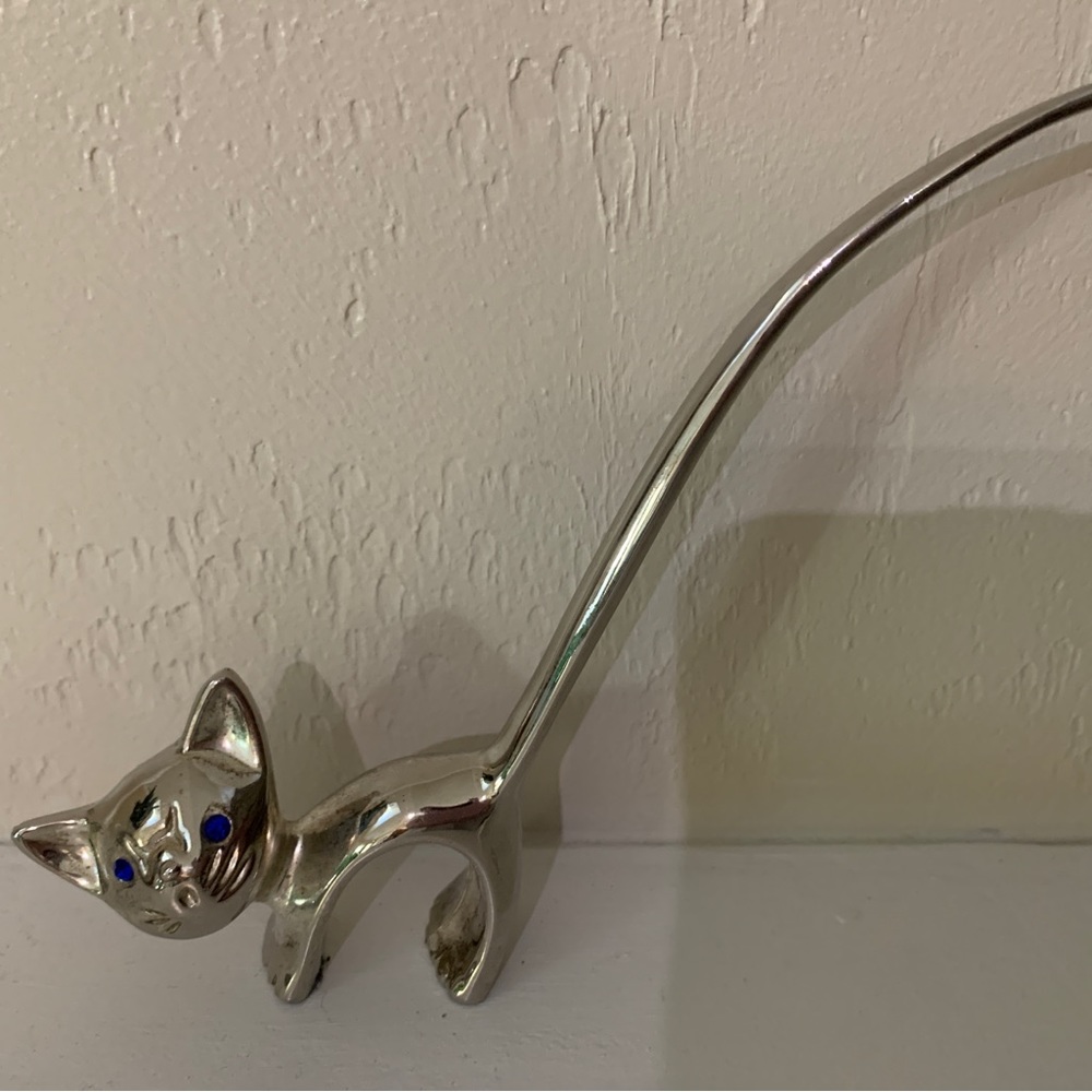 Vintage silver plated cat ring holder.